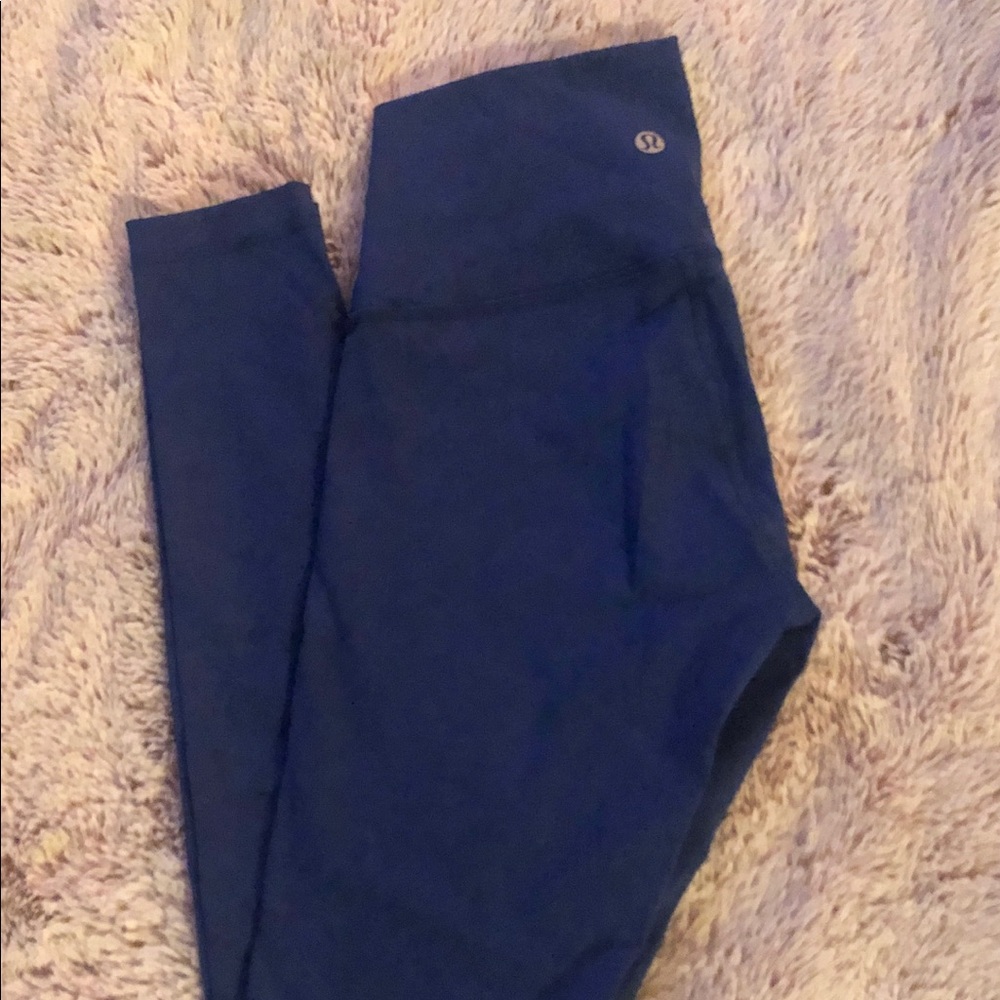Lululemon navy blue leggings; ankle length